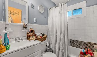 26 Karen Ct A, Bridgeport, CT 06606