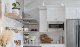 76 Bridge Avenue Unit Rear Cottage Rear Cottage, Bay Head, NJ 08742