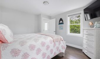 36 Wanda St, Narragansett, RI 02882