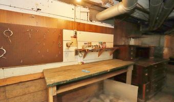 2 W Broadway, Bangor, ME 04401