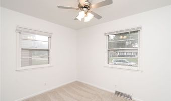 825 SE 4th St, Ankeny, IA 50021