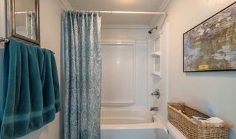 830 DIVISION St SE, Bandon, OR 97411