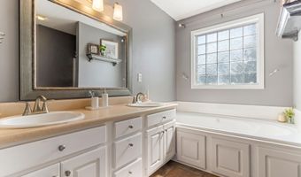 449 Shallowford Dr, Boiling Springs, SC 29316