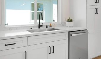 2860 Hope Ave, Carlsbad, CA 92008