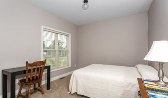 4 Candlelight Ln, Bellingham, MA 02019