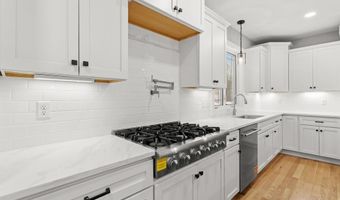 91 Raymond Rd, Auburn, NH 03032