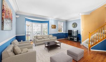 8245 LAMBERTS Ln, Alexandria, VA 22309