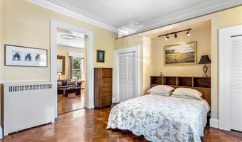 245 Eustis Ave B, Newport, RI 02840