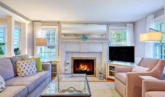 12 Harbour Ter, Cranston, RI 02905