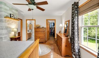 21 Bowling Green Ln, Belfast, ME 04915