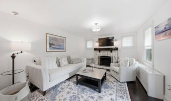 8 Rosewood Ave, Amityville, NY 11701