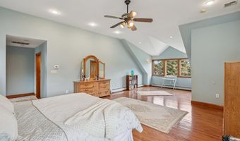 40 North Cir, Aberdeen, NJ 07747