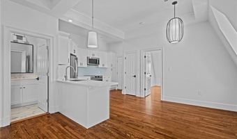 18 State St 6 (2nd Floor East), Bristol, RI 02809