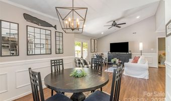 2722 Hillmont Dr, Charlotte, NC 28226