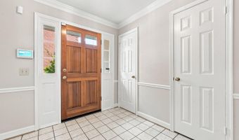 5105 SKYLINE VILLAGE Ct #8, Alexandria, VA 22302