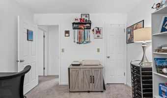 137 Point Of Woods Dr, Albany, NY 12203