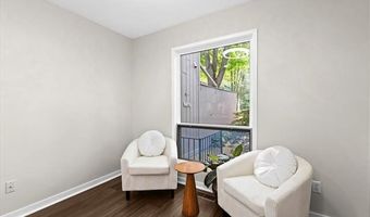 2208 Applewood Ct, Ann Arbor, MI 48103
