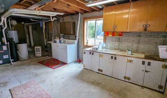 904 Guthrie St, Adair, IA 50002