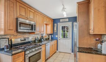 29 North Plz, Amity Harbor, NY 11701