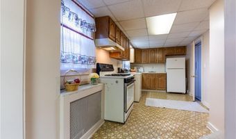 17 Warner St, Newport, RI 02840