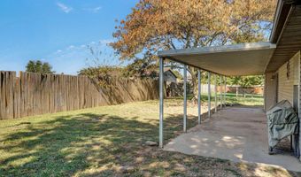 1813 Edgewood Dr, Aurora, MO 65605