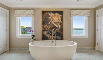 737 Boston Neck Rd, Narragansett, RI 02882