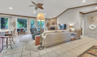 211 Emerald Meadows Dr, Arnolds Park, IA 51331