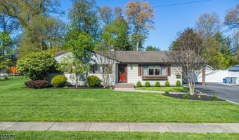 18 Evergreen Dr, Bayonne, NJ 07035