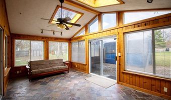 126 Greenbriar Dr, Aurora, OH 44202