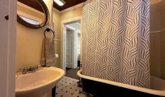 509 E Saint Victor St, Abbeville, LA 70510