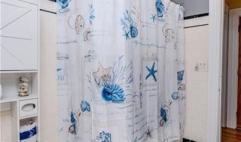 1291 Narragansett Blvd 4, Cranston, RI 02905