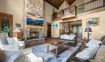6 Valley Watch Ct, Banner Elk, NC 28604
