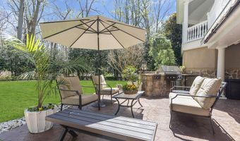 14 Bunker Hill Dr, Middletown, NJ 07748