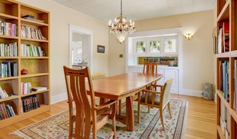 307 N Main St, Ashland, OR 97520
