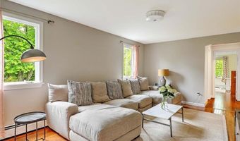4 Fourth St, Barrington, RI 02806