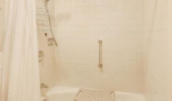 2700 E Bel Aire Dr 202, Arlington Heights, IL 60004
