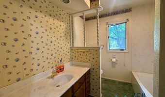 2010 Patricia Dr, Carlsbad, NM 88220