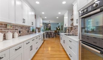 3774 Hunters Chase Ct, Peachtree Corners, GA 30096