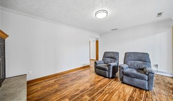 1584 Hemlock Dr, Ashtabula, OH 44004