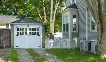8 Bush St, Newport, RI 02840