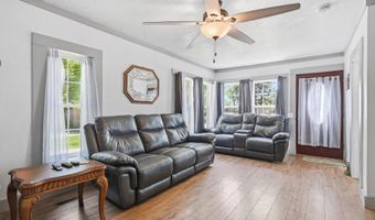 335 E Cofield St, Aurora, MO 65605