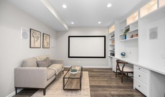 2794 Ashcombe Dr, Ann Arbor, MI 48105