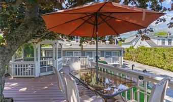 21 Foxhill Ave, Bristol, RI 02809
