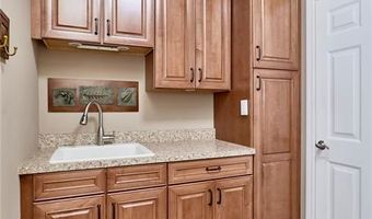 259 Meadowbrook Country Club Est, Ballwin, MO 63011