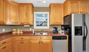 1420 Summerchase Ln, Albertville, AL 35951