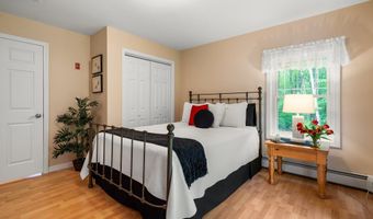 52 Hardy Rd, Bedford, NH 03110