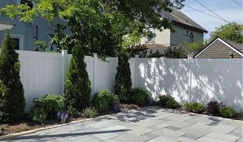 33 Slocum St, Newport, RI 02840