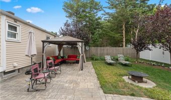 64 Deerfield Dr, Warwick, RI 02886
