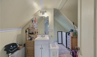 15 Ayrault St, Newport, RI 02840