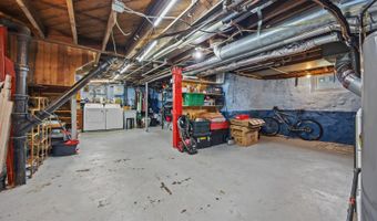 27 Center St, Algonquin, IL 60102
